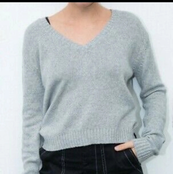 Brandy Melville One Size Pullover fuzzy Sweater - Picture 1 of 6